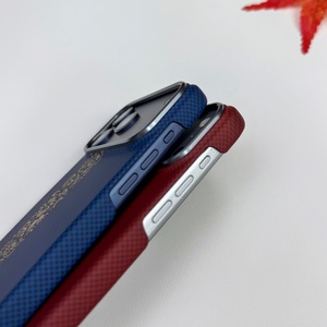 เคสโทรศัพท์ลายดอกไม้ใหม่ ผิวสัมผัสคาร์บอนไฟเบอร์ แม่เหล็กในตัว สำหรับ iPhone 18 15 16 17 Pro Max Ultra Thin PC ป้องกันแรงกระแทก แข็งแรง - Product Image 5