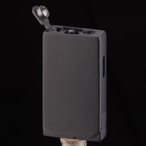 Encendedor de Cigarros Hongjing a Prueba de Viento, Encendedor de Cigarros con Pistola de Pulverización Inflable, Llama Doble con <span class=keywords><strong>Cuchillo</strong></span> y Taladro, Encendedor de Cigarros Portátil para Exteriores - Product Image 3