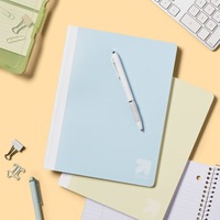 Cahier à lignes larges 7,5"x9,75" avec couverture en polyéthylène, 70 feuilles, bleu clair, personnalisable, adapté aux notes d'étude/au journaling