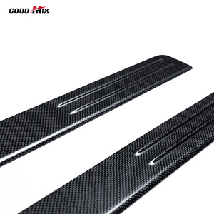 Kit Carrozzeria in Fibra di Carbonio Prepreg Stile OEM per Soglie Porta Ferrari F8 - Product Image 3