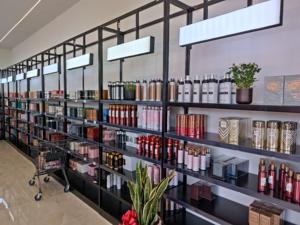 Set de Perfumes Roll-On de Uso Diario con Fragancia a Leche de Rosas, en Botella de Vidrio, Estilos Crema, Aceite y Bruma, Aroma Amaderado, Hecho en China, Modelo L1301 - Product Image 2