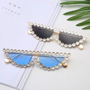 Occhiali da Sole Quadrati Blu Stile Cat Eye 2025, Montatura in Metallo, Occhiali in Acetato Blu dal Design Originale - Product Image 1