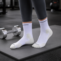 Chaussettes de sport athlétiques en mélange de coton jacquard avec soutien de la voûte plantaire et semelle en tissu éponge pour hommes et femmes, idéales pour la course, la gym et l'entraînement