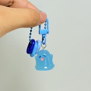 Porte-clés en résine CHENXI 2025 au design original, fantôme Kawaii d'Halloween, 3 couleurs, décoration de sac flexible, chaîne de téléphone - Product Image 6