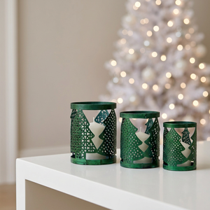 Decoración Navideña 2026 para Mesa de Comedor, Portavelas Metálicos Verdes con Diseño de Árbol Calado - Product Image 1