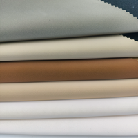 Tissu tricoté en microfibre PU de qualité supérieure 300 GSM, épaisseur 0,6 mm pour fabricants de vestes, manteaux et vêtements