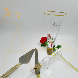 Coupe de trompette en verre à champagne avec bordure en or de luxe Ensemble de couteaux à gâteau en diamant doré pour les fêtes d'anniversaire de mariage - Product Image 2