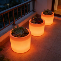 Pots de fleurs suspendus lumineux pour jardin, imperméables, à LED, changeant de couleur, avec un design minimaliste et rustique