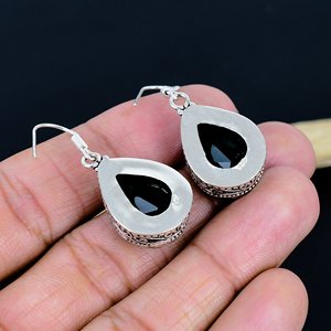 Boucles d'oreilles pendantes artisanales en pierres précieuses, élégantes et faites à la main - Product Image 6