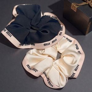 Chouchous en satin imprimés lettres de l'alphabet, style coréen, surdimensionnés, élastiques doux pour queue de cheval, accessoires de mariage de luxe - Product Image 1
