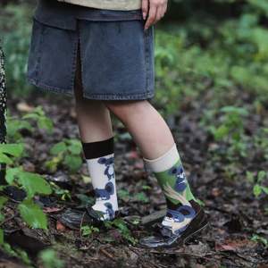 ดีไซน์ใหม่ ผ้าฝ้ายผสม ระบายอากาศได้ดี แฟชั่นลายเป็ดเหลืองตลกๆ แบบไม่สมมาตร สำหรับผู้หญิง ลายสัตว์ถักนิตติ้ง - Product Image 4