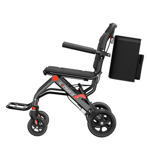 Fauteuil roulant manuel léger en carbone, design en alliage d'aluminium, roues arrière alvéolées de 8 pouces avec poignée de traction et sac – Idéal pour les seniors - Product Image 4