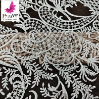 HY3214 Dentelle française blanche 3D brodée de perles et de paillettes avec maille marron pour mariage africain Asoebi