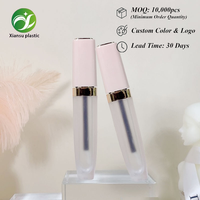 Tubes d'huile à lèvres personnalisés au design populaire, vente en gros, emballages uniques transparents givrés avec bouchon à vis pour gloss et blush