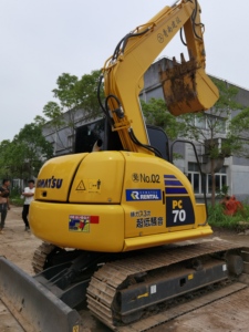 Excavatrice sur chenilles Komatsu PC70 d'occasion de haute qualité, équipement de construction hydraulique de taille moyenne - Product Image 1