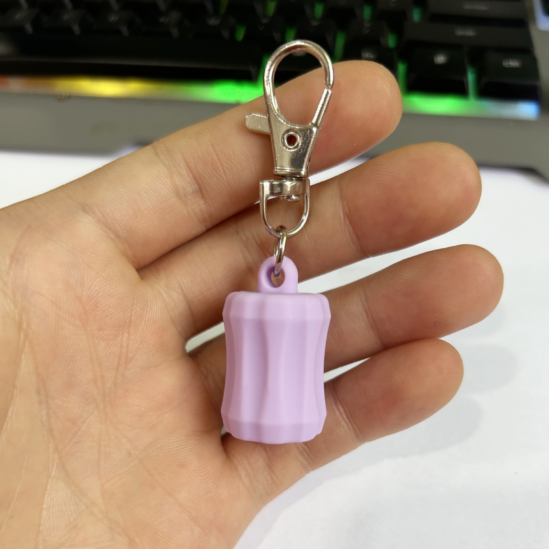 Chaîne de clavier pour gloss à lèvres en forme de barre (Violet)