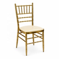 Chaise Chiavari de luxe plaquée or avec coussin blanc, chaise de banquet en métal pour événements extérieurs, hôtels et restaurants