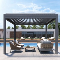 Pergola bioclimatique en aluminium solaire, imperméable, motorisée, à toit à lames orientables avec panneaux solaires