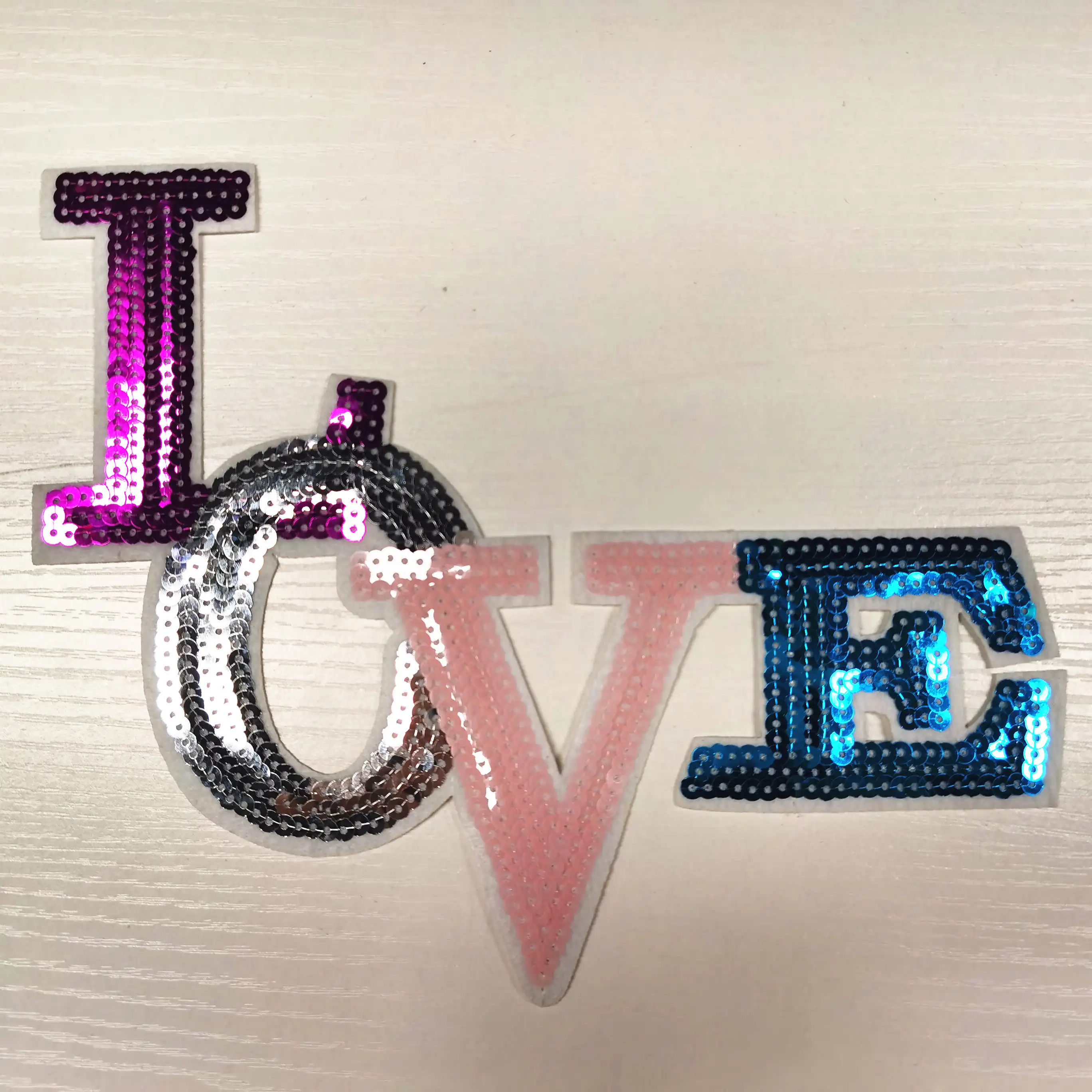 Цветные нашивки с надписью «LOVE» и блестками, аппликация для вышивки утюгом на одежде или сумке, товары для шитья, декоративные нашивки