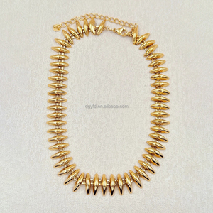 Collar de cadena tipo gargantilla con púas estilo Monet vintage, chapado en oro, de acero inoxidable, venta al por mayor - Product Image 4