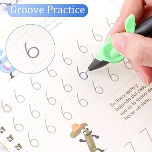 4pcs Magic Practice Copybook Préscolaire Enfants Calligraphie Portugais Enfants <span class=keywords><strong>Livre</strong></span> D'écriture Réutilisable avec 5 recharges - Product Image 3