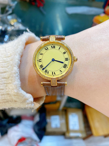 นาฬิกาจักรกลอัตโนมัติที่ทันสมัยและหรูหรา หน้าปัดสีเบจ สายหนังวัวลายจระเข้ ประดับด้วยสปิเนลสังเคราะห์สีน้ำเงิน - Product Image 2