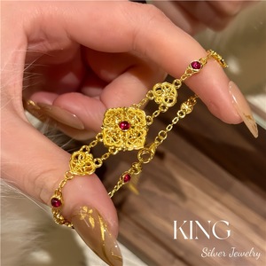 กำไลข้อมือเงินแท้ S925 ชุบทอง ประดับลายดอกไม้ ฝังทับทิม สำหรับผู้หญิง สวมใส่ได้ทุกวัน - Product Image 1