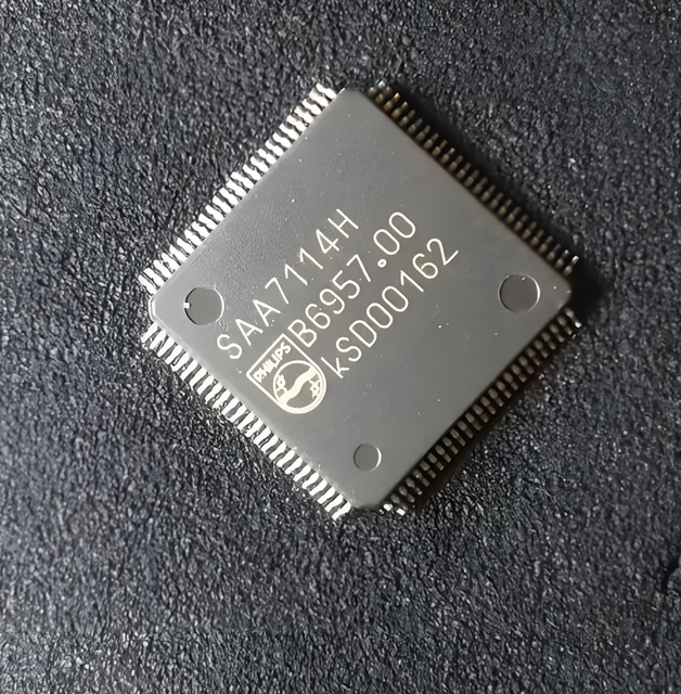 Integrated Circuit SAA7114H video decoder with adaptive PAL/NTSC comb filter, VBI-data slicer & video scaler