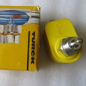 Sensor de Flujo TURCK FCS-G1/2A4P-AP8X-H1141 para Líquidos con Pantalla LED, Uso Industrial - Product Image 2