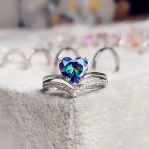 Anello Elegante a Forma di Cuore con Corona per Donne - Product Image 6