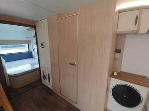 Moderna caravana <span class=keywords><strong>de</strong></span> viaje premium para 4 personas <span class=keywords><strong>con</strong></span> suspensión independiente, espacioso espacio <span class=keywords><strong>de</strong></span> vida y diseño ligero <span class=keywords><strong>de</strong></span> aluminio - Product Image 4