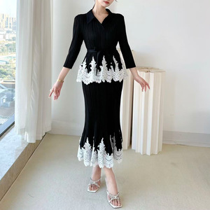 Conjunto de Falda y Top Casual para Mujer, Estilo Coreano, con Parches de Encaje Sólido, Plisado, Corte Regular, Ecológico, Disponible en Línea - Product Image 1