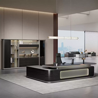 Bureau de direction en forme de L luxueux et haut de gamme, style moderne, avec éclairage LED, adapté aux bureaux haut de gamme.