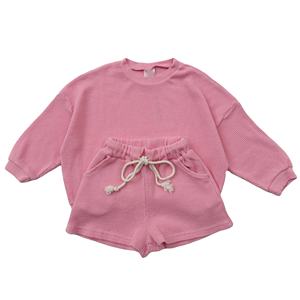 Personnalisé famille gaufré coton match surdimensionné maman et moi à manches longues col rond haut avec court ensemble vêtements costume - Product Image 1