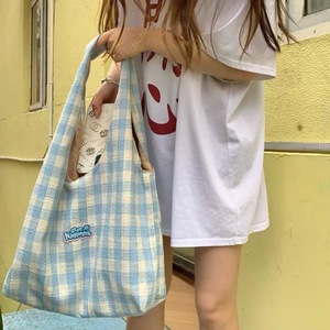 Mochila a cuadros estilo coreano para mujer, con letras bordadas, lazo, reversible, bandolera versátil - Product Image 3