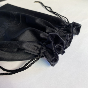 Bolsa de Terciopelo Negra de Lujo Personalizada para Gorras y Sombreros, con Logotipo en Relieve, Bolsas de Almacenamiento con Cordón para Zapatos, Bolsos y Regalos - Product Image 4