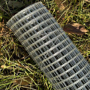 Grillage soudé en fer 1x1 au design moderne / Rouleau de grillage carré avec service de cintrage Vert Calibre 23 Résistant à la corrosion pour clôtures - Product Image 2