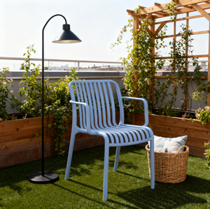 Chaise en plastique économique pour l'intérieur et l'extérieur, bonne ventilation et accoudoirs de soutien, excellent rapport qualité-prix - Product Image 1