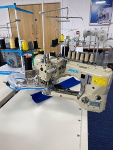 Machine à coudre industrielle à grande vitesse JACK 8740C à <span class=keywords><strong>quatre</strong></span> aiguilles et six fils pour sous-vêtements, tricots et vêtements - Product Image 2