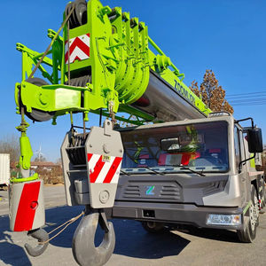 Grúa sobre Camión Usada Zoomlion de 70 Toneladas, Elevación Estable, Larga Vida Útil - Product Image 1