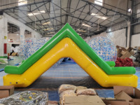 Toboggan aquatique gonflable en PVC de qualité commerciale avec mur d'escalade pour jardin à domicile ou parc aquatique