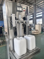 Machine de remplissage semi-automatique PLC pour liquides moussants (détergent lessive et shampoing) avec pesage par le bas, capacités 5L, 15L, 20L