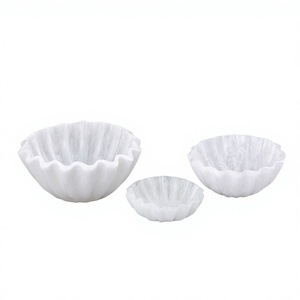 Ensemble de bols de service blancs, vaisselle de table, design floral, bols et assiettes en résine, réutilisables, faits à la main, bols modernes pour la décoration - Product Image 1