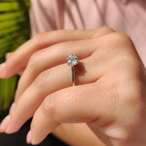 Bague chic en diamant de laboratoire conçue pour impressionner avec une brillance accrocheuse et des origines écologiques, bijoux en provenance d'Inde - Product Image 4