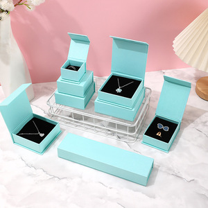 Boîte d'<span class=keywords><strong>emballage</strong></span> de bijoux bleu foncé, boîte en <span class=keywords><strong>carton</strong></span> à rabat magnétique de style boutique, boîtes de luxe pour colliers, bagues, <span class=keywords><strong>emballage</strong></span> cadeau - Product Image 2