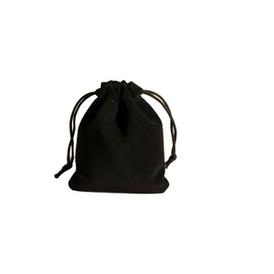 Pochette à bijoux en velours noir personnalisée en gros avec cordon de serrage et logo imprimé 7x9cm, conteneur à bijoux portable - Product Image 1