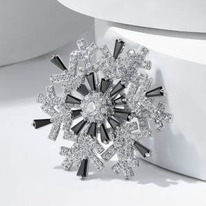 Broche Flocon de Neige Rotative en Cristal CZ de Haute Qualité pour Femme, Bijou Plaqué Or, Vente en Gros - Product Image 5