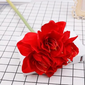 Bulbes d'amarilles artificielles personnalisés à 4 têtes, fleurs artificielles en tissu de soie rouge et blanc pour la décoration de la maison et des mariages - Product Image 5