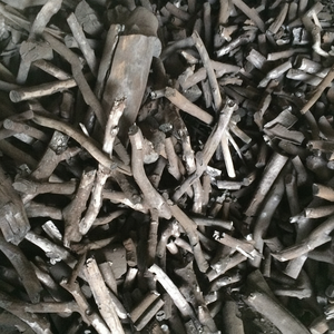 Patrón de palo de briquetas de carbón negro de alta calidad hecho de madera dura de coco precio competitivo empaquetado en bolsa de PP para barbacoa - Product Image 1