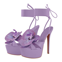 Nouvelles sandales d'été à talons très hauts pour femme en similicuir rose avec lanières à la cheville, ornements floraux et design à lacets